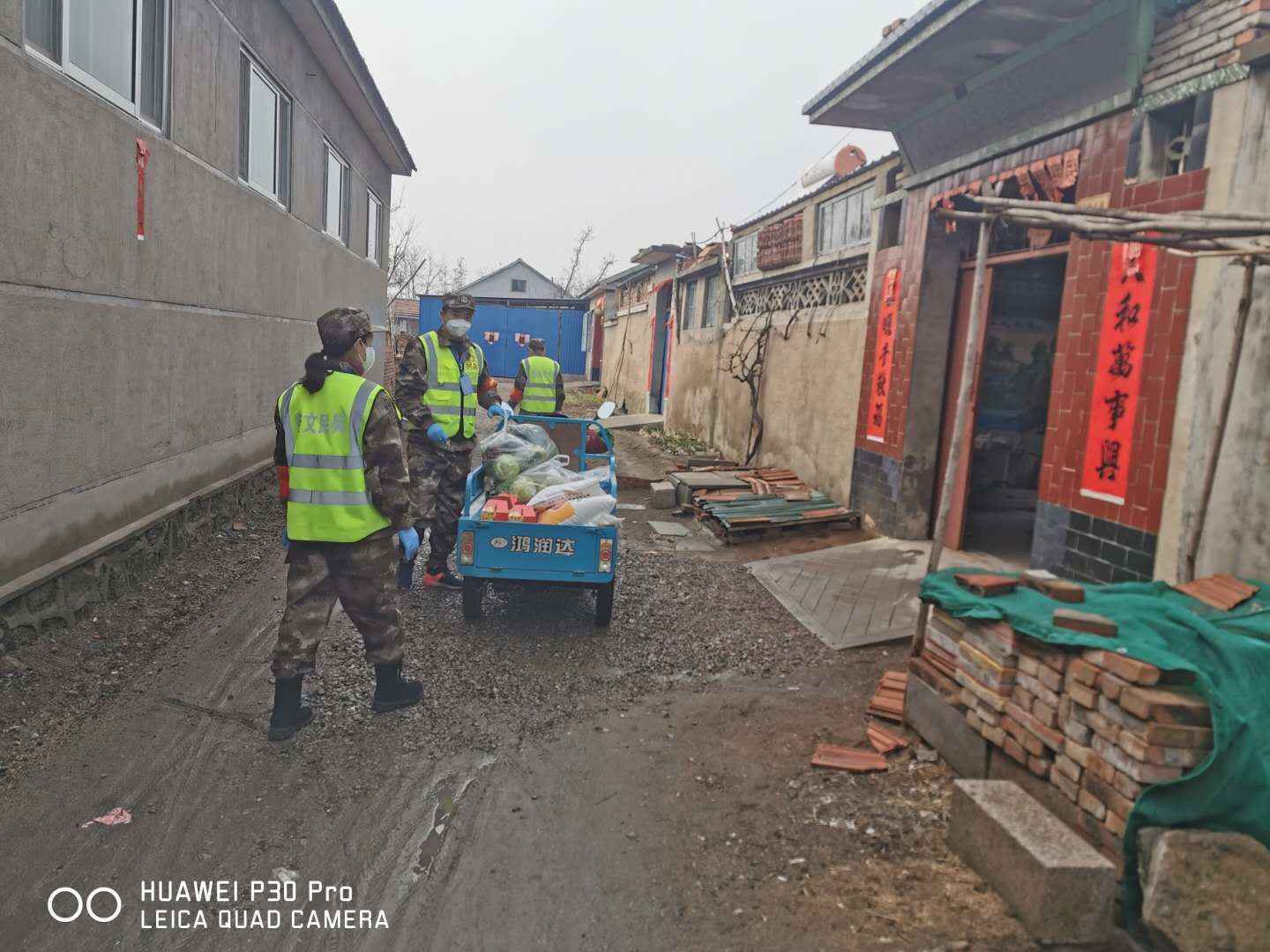便民服务解困难 民兵变身“快递员”