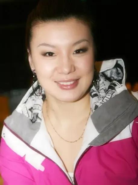 妻子去世后男子一夜白头,妻子去世老公一夜白头