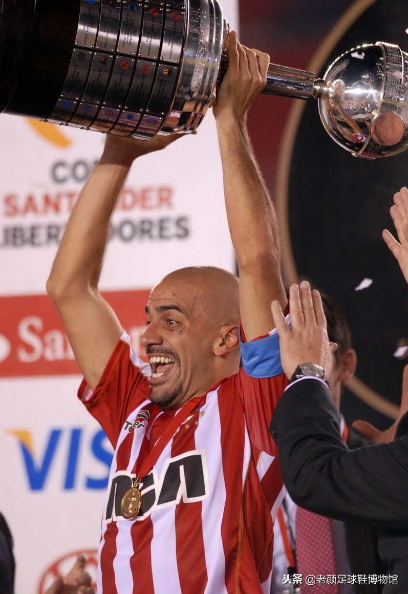 脚踏虎爪靴的神奇巫师，35岁参加世界杯，41岁复出只为母队上座率