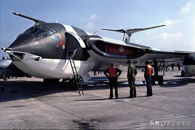 英国轰炸机v型,英国3v轰炸机