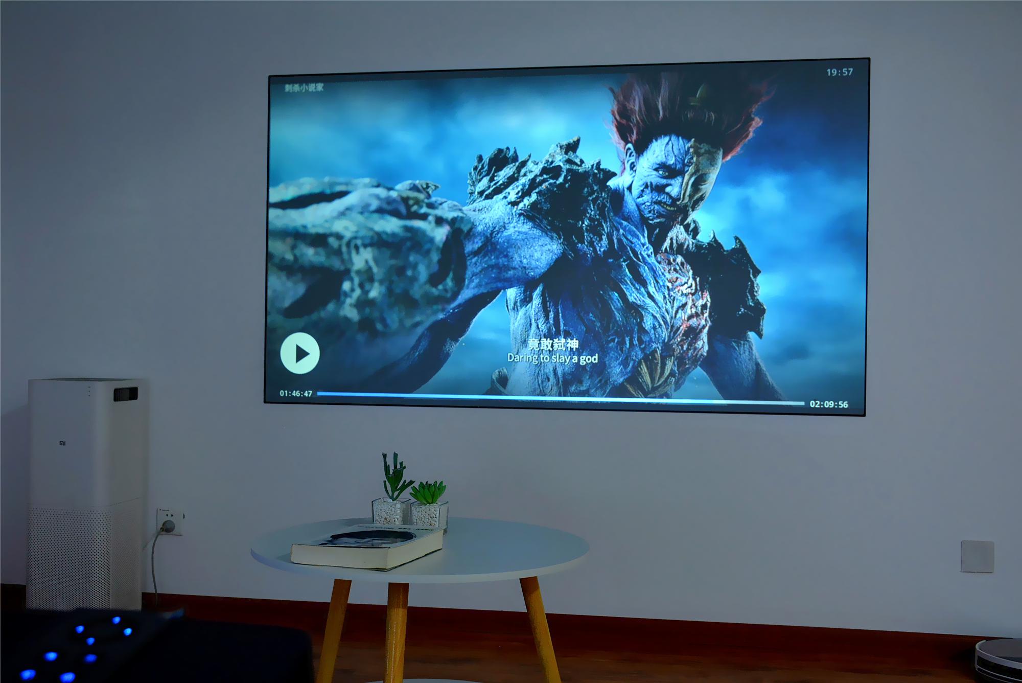 国产推出“新款LED投影”：900ANSI够不够用？白天开窗实测