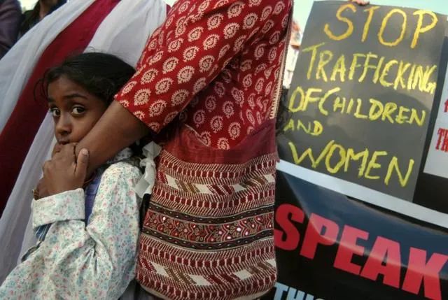 “25万出租子宫”短片被围观5.5亿次：你赚钱的样子，真丑！