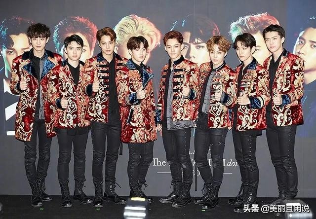 李佳琦高晓松口红直播,高晓松为李佳琦涂口红