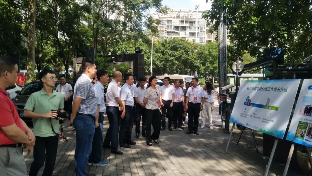 深圳龙华区杜玲,街道领导带队检查垃圾分类工作
