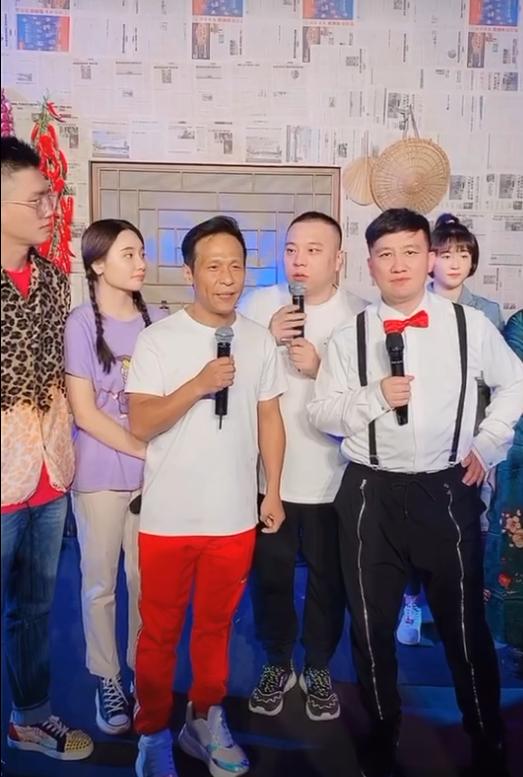 刘老根大舞台徒弟跟赵本山互动,刘老根大舞台直播才艺大比拼