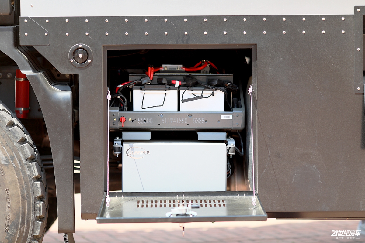 中国创新型的中国重汽越野房车,重汽轻卡四驱房车