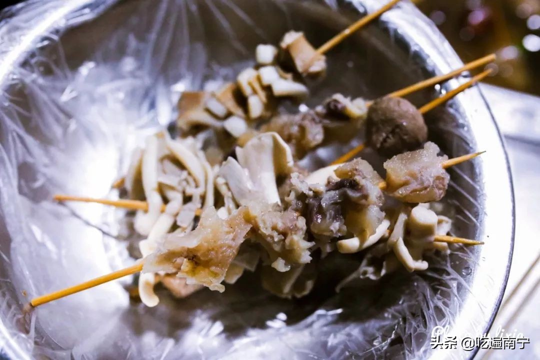 没吃过路边摊的麻辣烫,广西南宁街边老牌牛杂