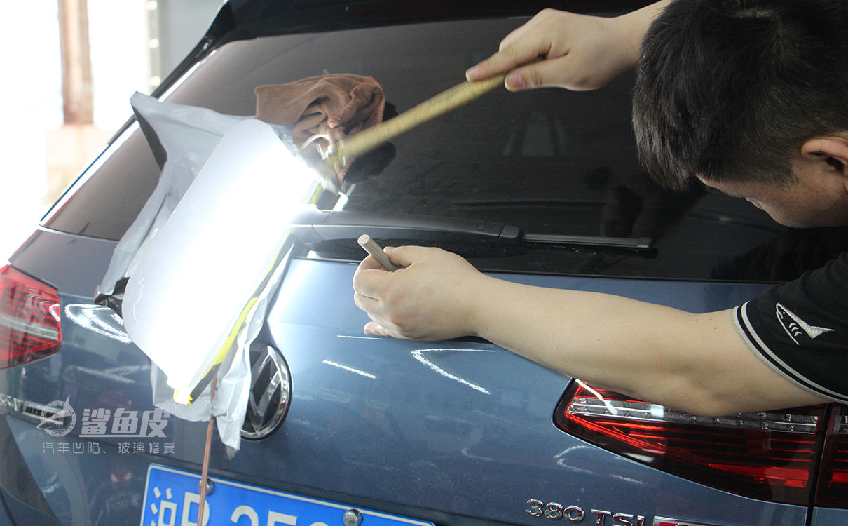 车子小竖条凹痕怎么吸出来,车上特别小的凹痕怎么办