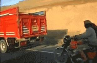 关于丈母娘的搞笑动图,丈母娘来家里搞笑视频