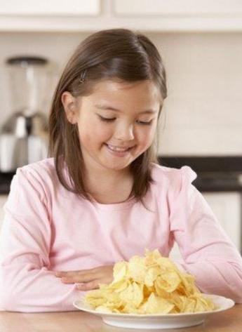 儿科医生建议给孩子吃的食物,儿科医生四种食物不能给孩子买