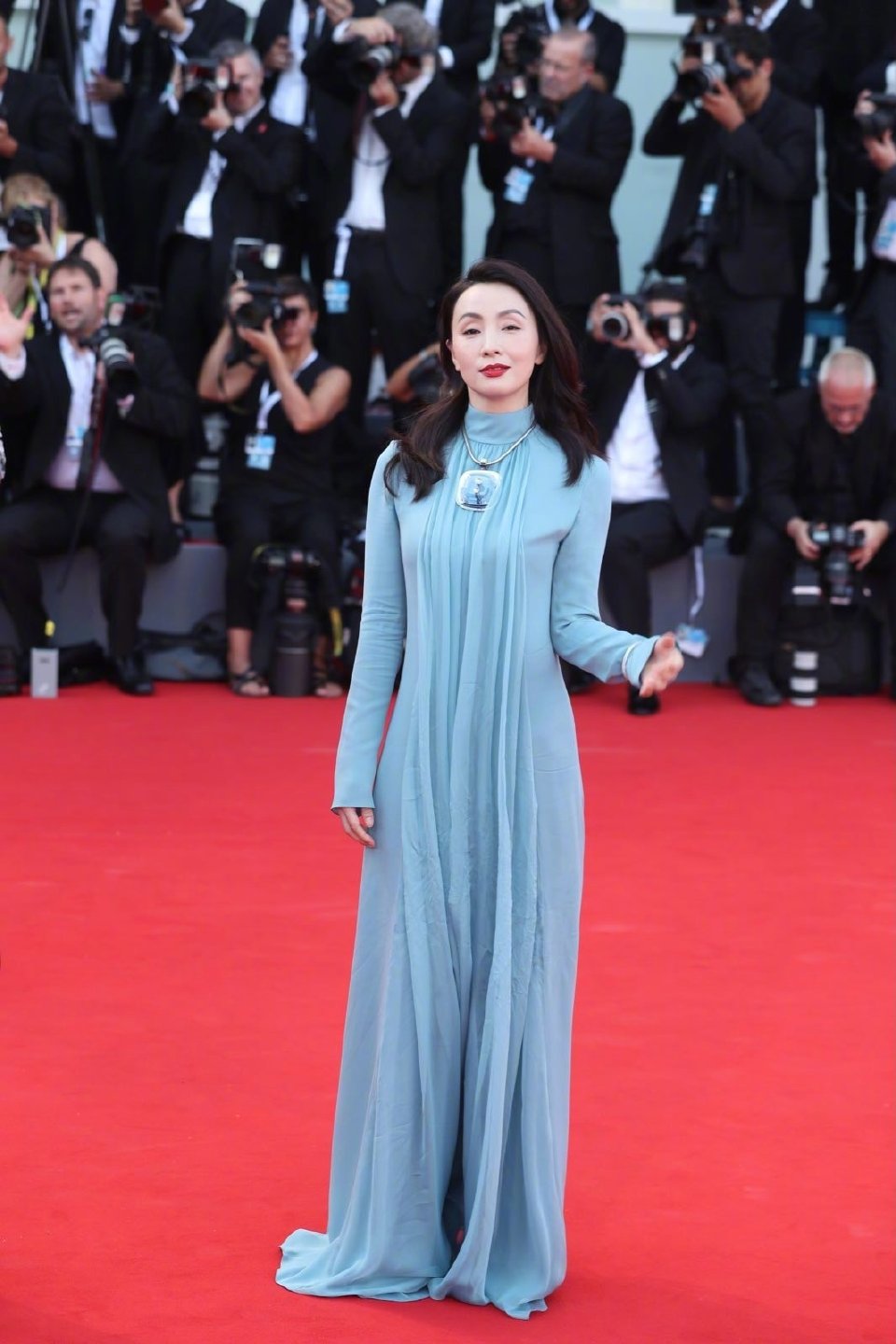 陶虹穿露肩裙,陶虹穿露肩裙图片