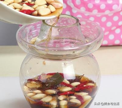 怎样做泡蒜又脆又好吃,家常泡蒜做法