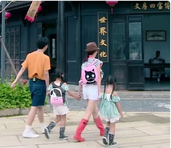 为给孩子减压，她做了全球最轻的书包，深受黄磊、姚晨等明星追捧