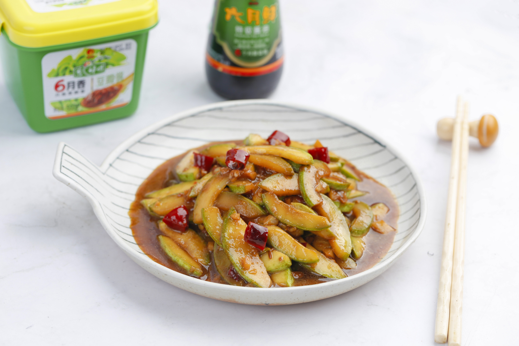 冬天的瓜和啥菜一起炒才好吃,西葫芦瓜怎么做好吃又下饭呢