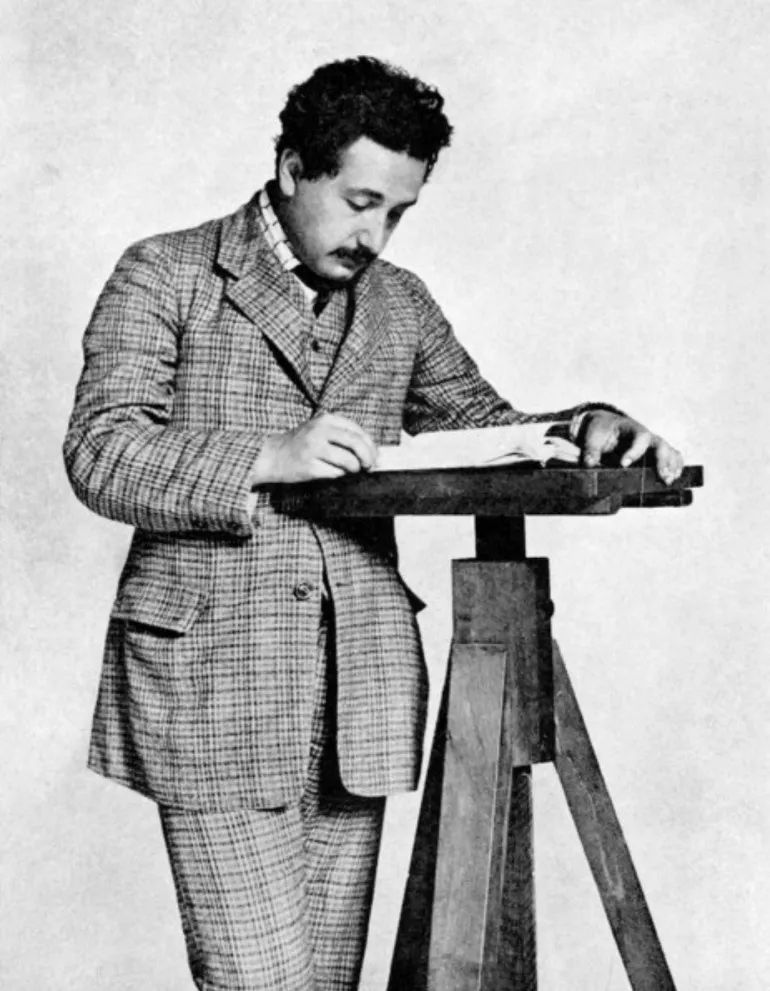 从唯物主义到唯心主义,以太理论相对论