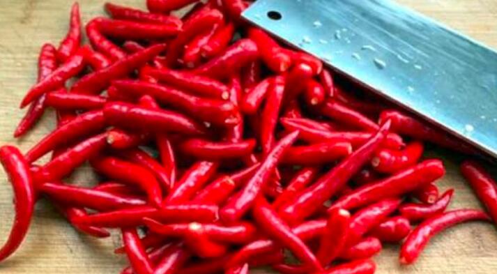 手指沾到辣椒痛有什么方法止痛,吃辣椒肚子痛怎么办如何快速止痛