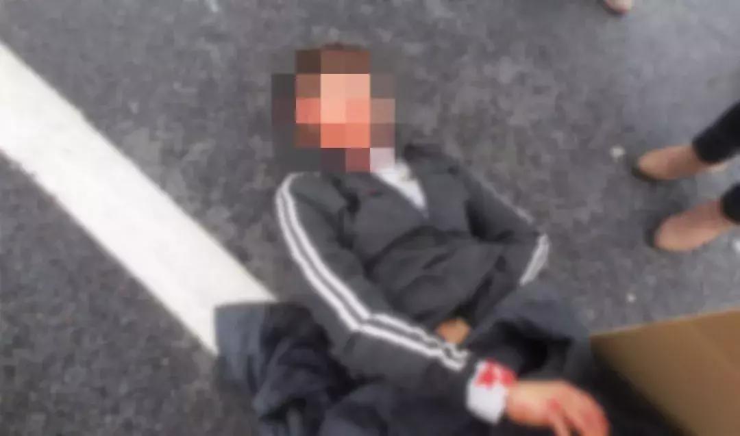 珠海横穿马路被撞飞后续,珠海一男子骑摩托车逆行身亡