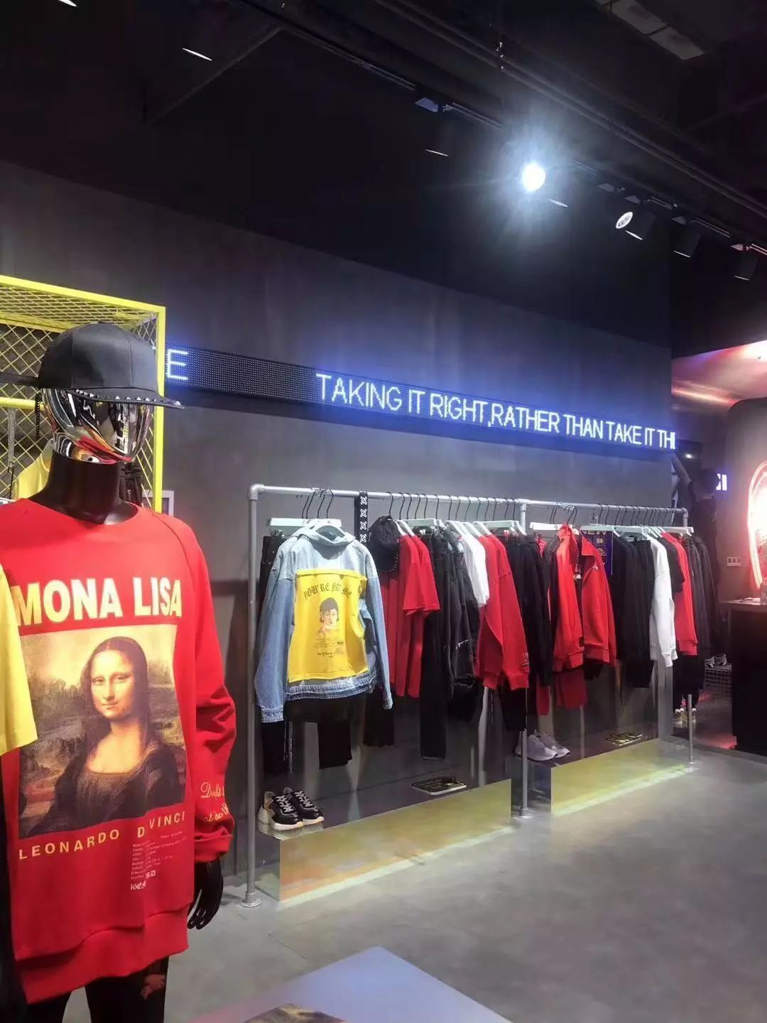 觉得太平鸟、GXG、卡宾不够潮？这个潮流男装可能正对你胃口！