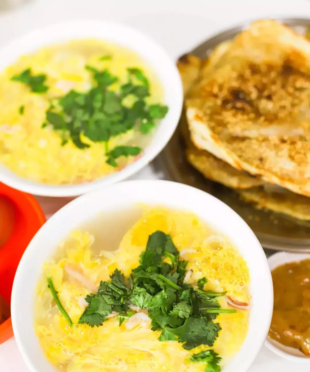 从摆摊到开店，阜阳20多年的早餐店，生意火到老板需要拿话筒喊号