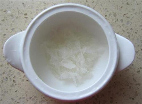 炖燕窝直接放在玻璃壶炖糊了,炖燕窝为什么用纯净水