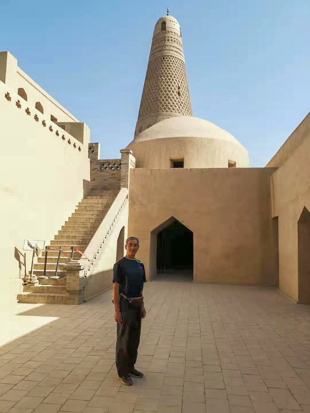 60岁以上游新疆免门票吗,退休老头独自去新疆旅游攻略