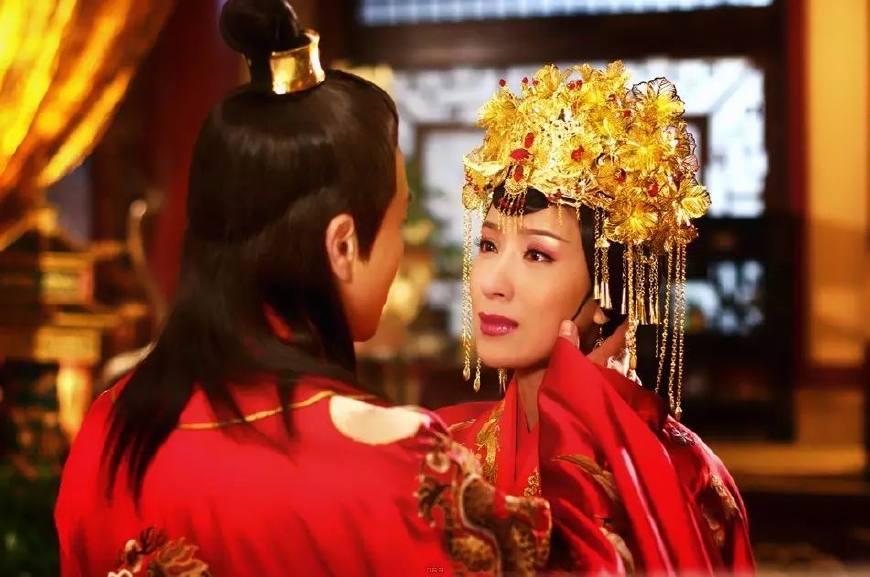 谁说皇恩难持久?因为恋母情结,他的恩宠只给了一个女人