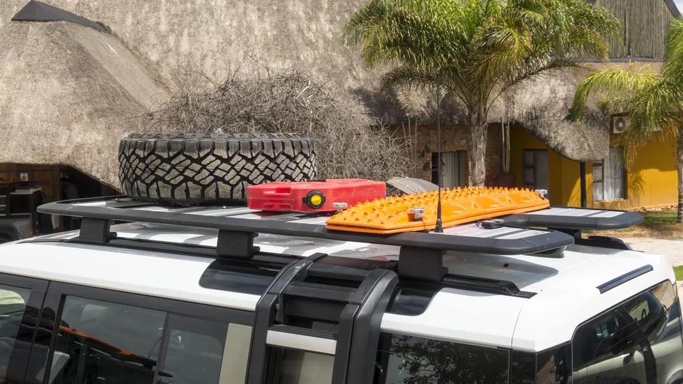 2023款路虎卫士110p400x驾驶感受,2024款路虎卫士110版测评