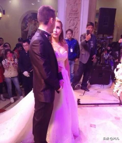 宁愿坐在宝马里哭的马诺现状,马诺宁愿坐在宝马里哭视频