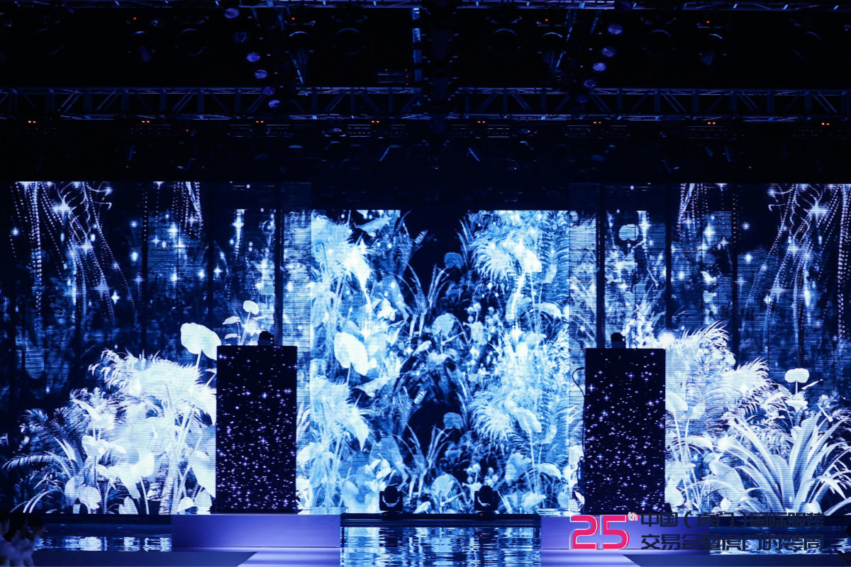 以纯2019夏季秀场,以纯女装2019发布会