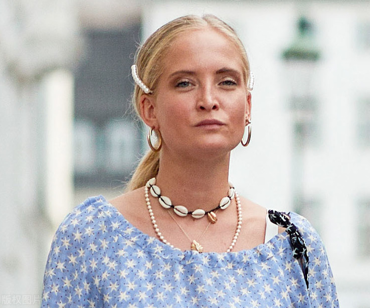 贝壳元素项链搭配什么好看,贝壳项链海边搭配