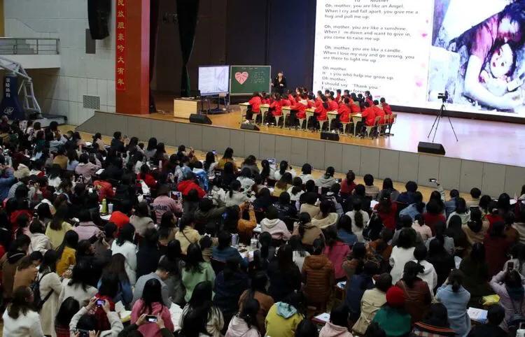 巴陵郡三湘四水英才聚，香樟园高谈阔论红烛燃