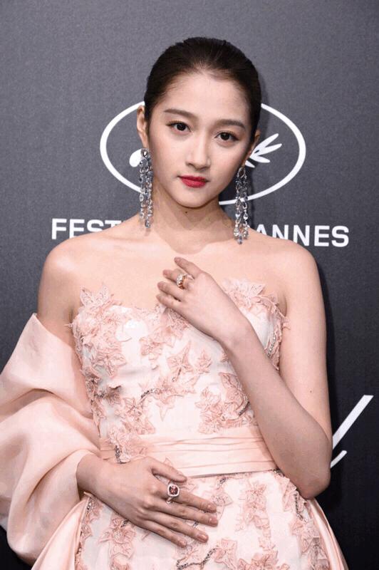 李宇春和关晓彤站一起,关晓彤与李宇春同框