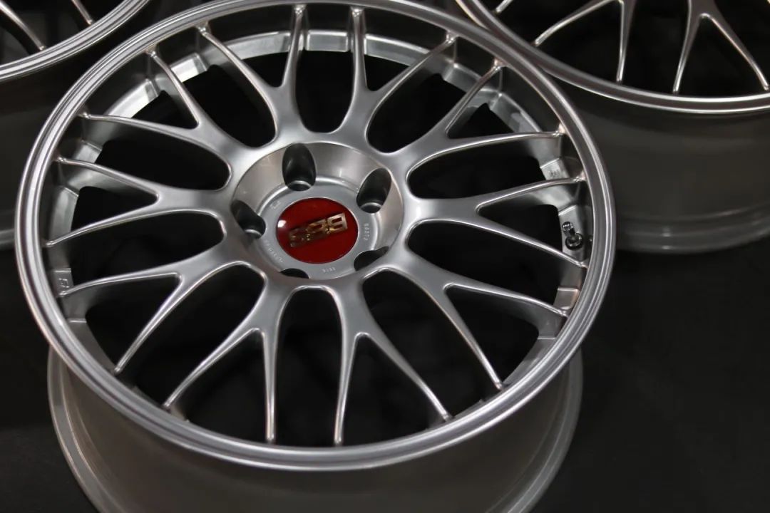 怪兽改造跑车视频,宝马f20120改装