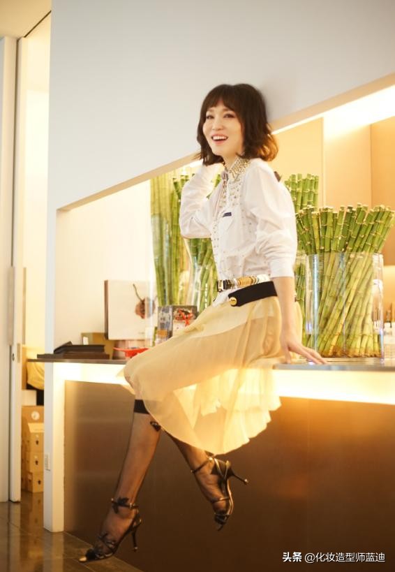 范文芳年轻现代装,范文芳50岁穿搭
