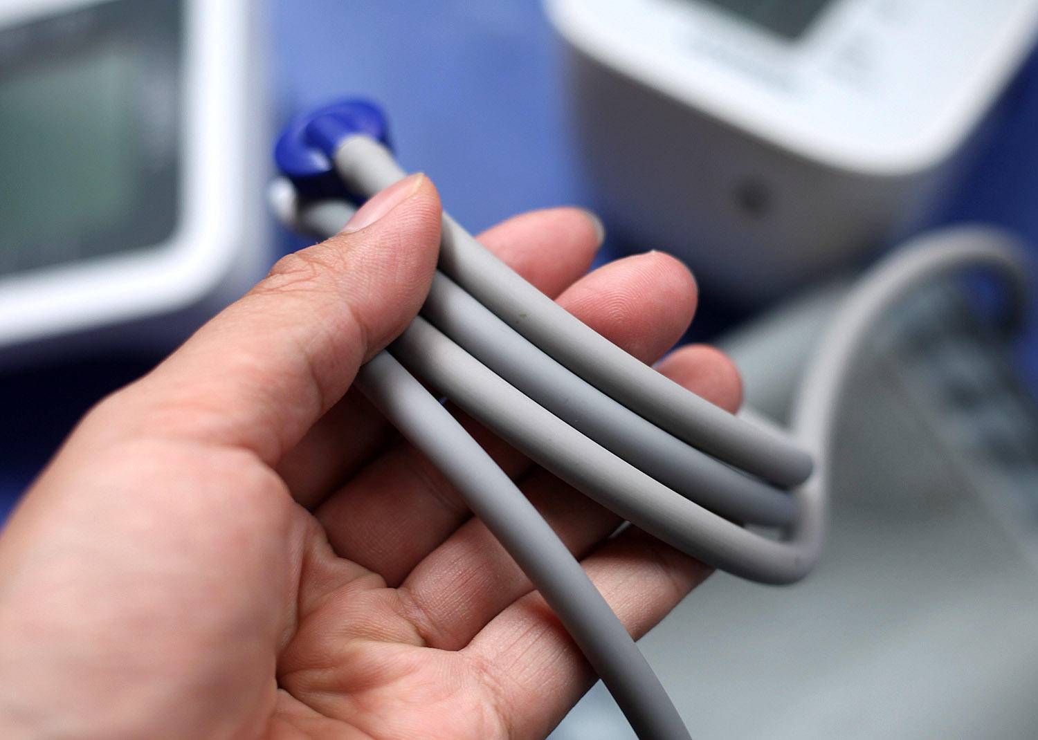 欧姆龙血压计哪款好求推荐,送父母测试健康的仪器