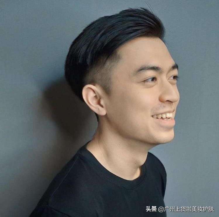 三款热搜的男生清爽露额头发型!让女孩对你刮目相看