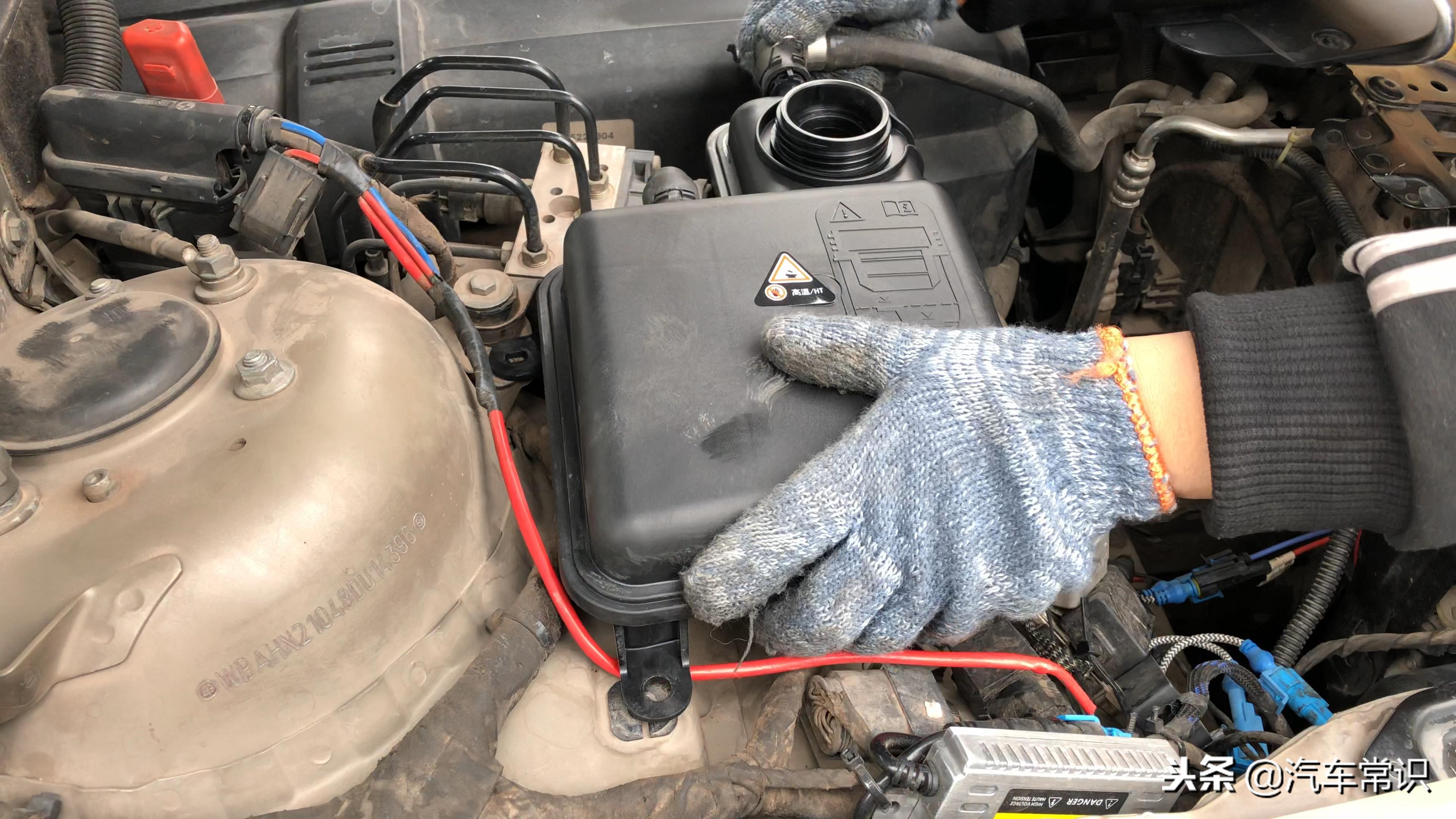 宝马7系730水壶冒气,宝马7系小水壶漏水是什么原因