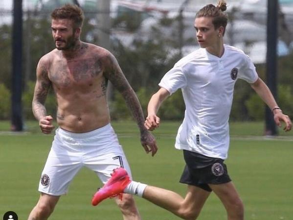 小贝肌肉全身照,小贝秀肌肉