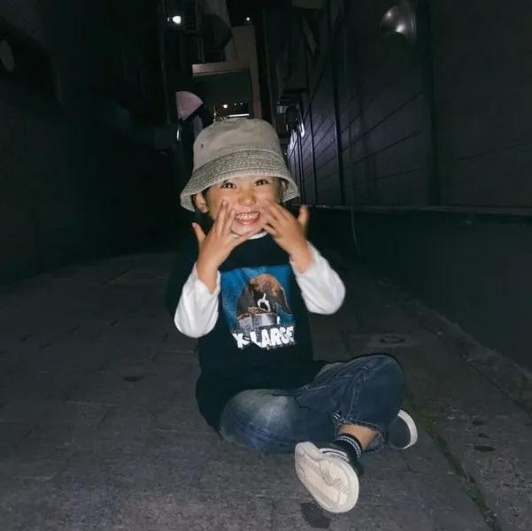 女版GD潮过陈冠希女儿？月入十万萌娃靠穿搭火爆ins