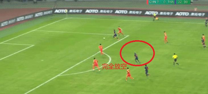 国足一场比赛三个失误名场面,国足1:3名场面