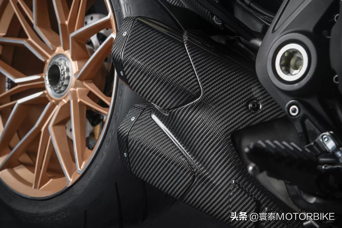 杜卡迪和兰博基尼合作的摩托,杜卡迪大魔鬼2021款最帅摩托车