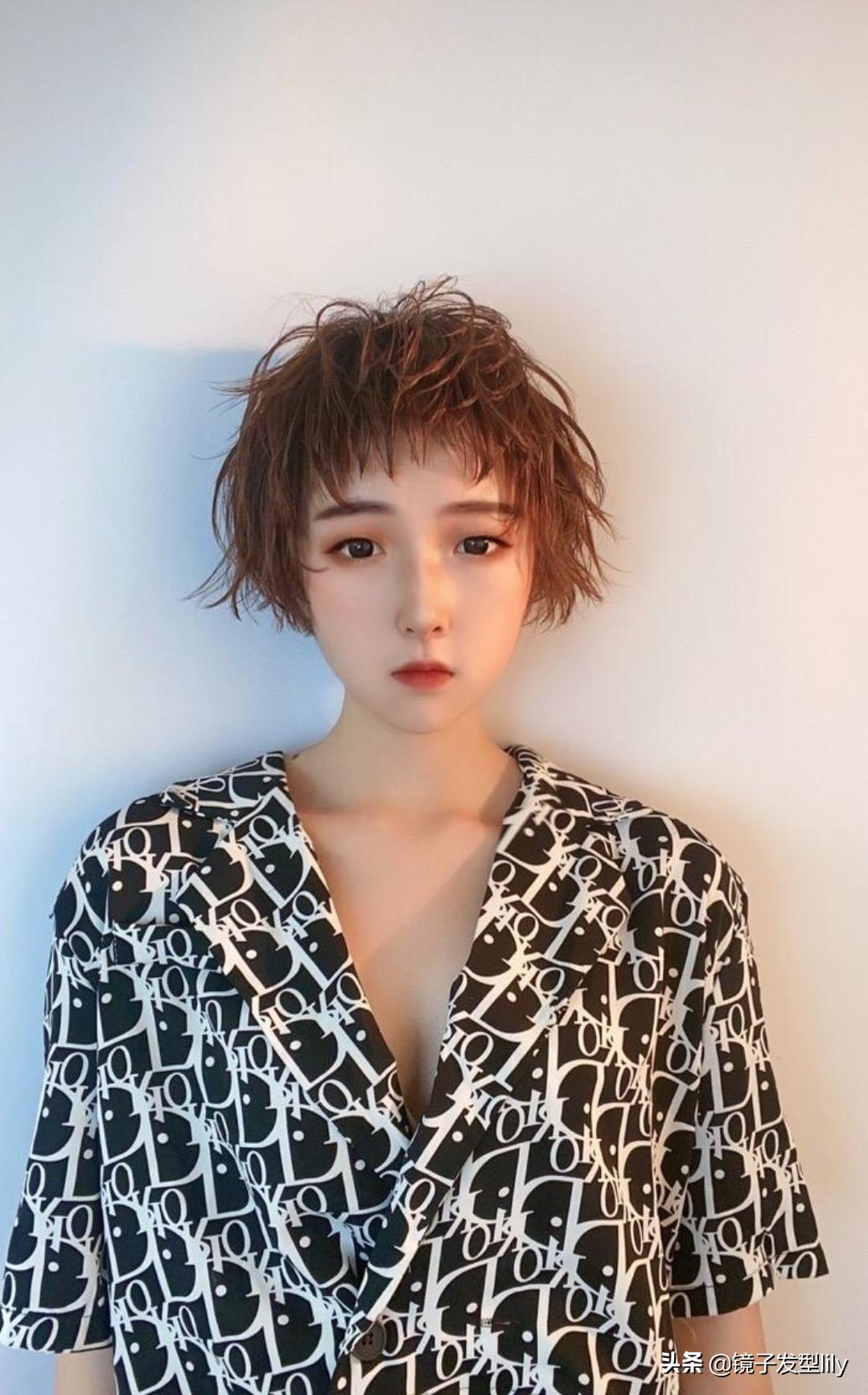 可爱的发型显脸小长发,小脸型短发发型设计