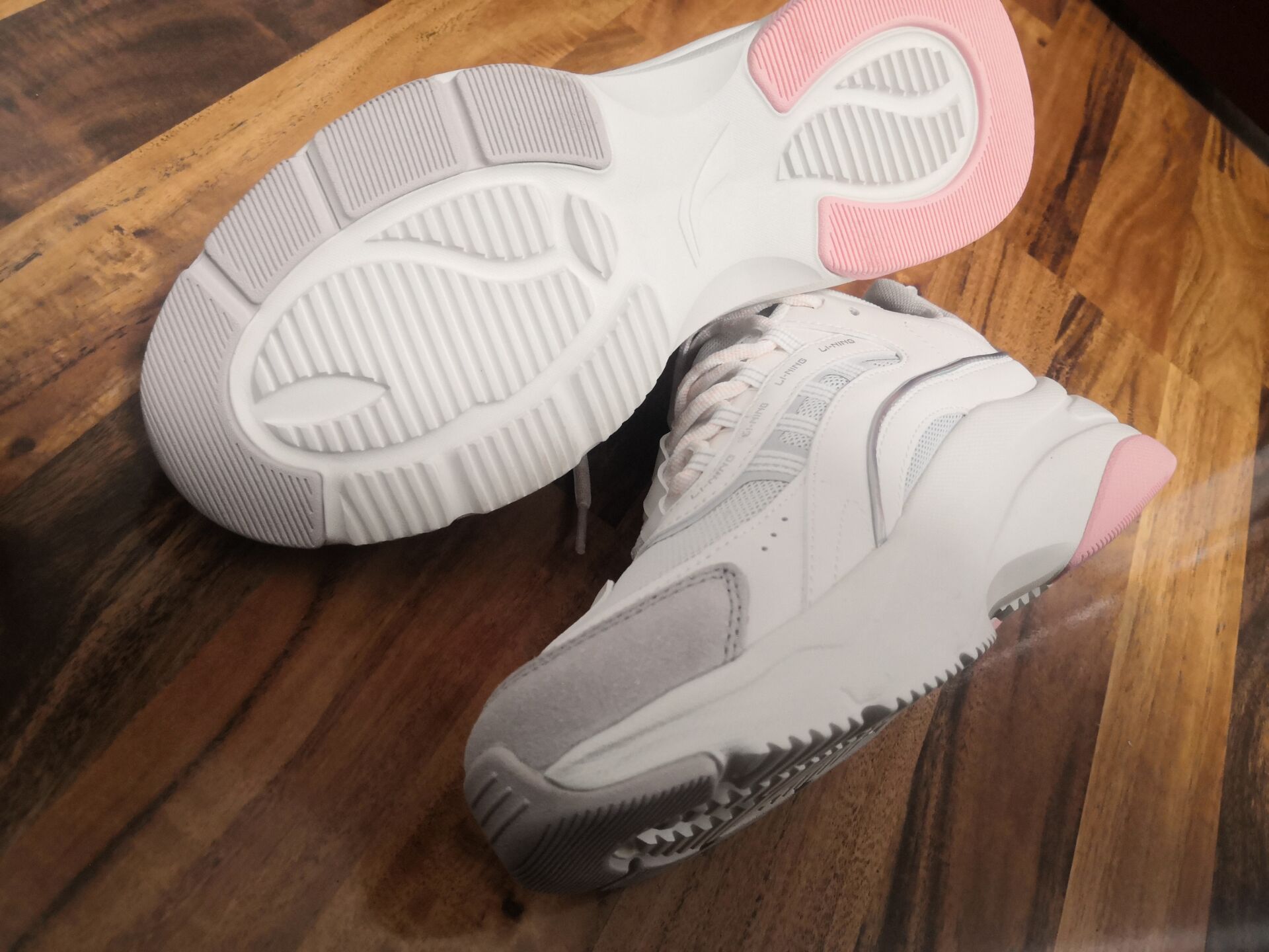 李宁极光风行鞋,李宁极光风行v2