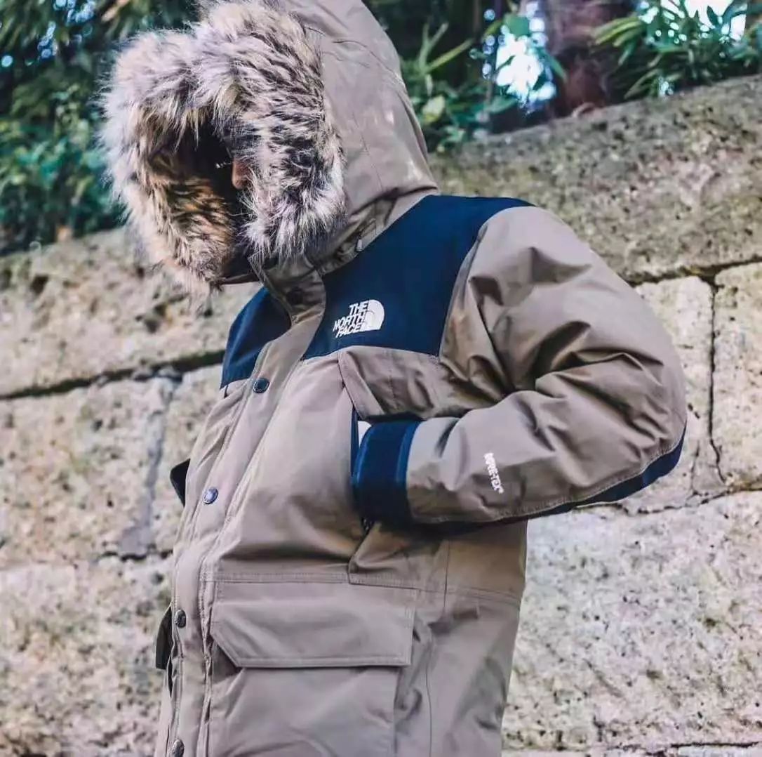 冬季奶黄色羽绒服穿搭,潮人怎样穿衣服