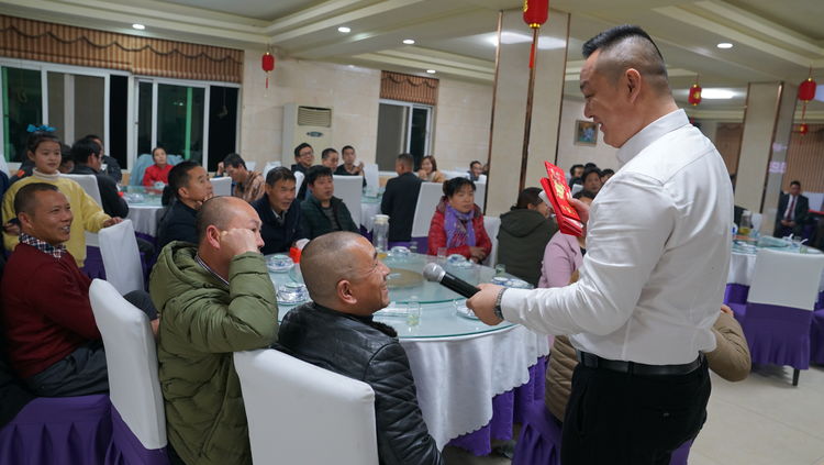 雷帝国际彩砂施工视频,雷帝国际瓷砖辅料