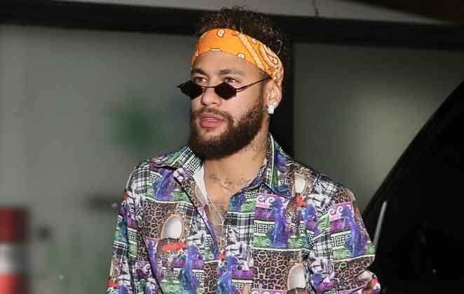 内马尔微醺中狂欢跨年，梅西C罗却仍不忘挤时间玩命训练