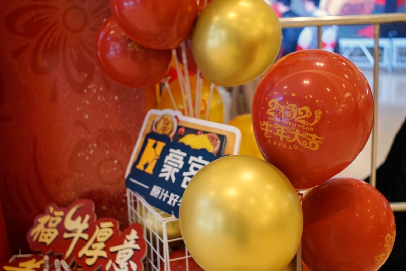 福牛年聚豪客来，厚切牛排加上瀑布芝士，美味翻倍