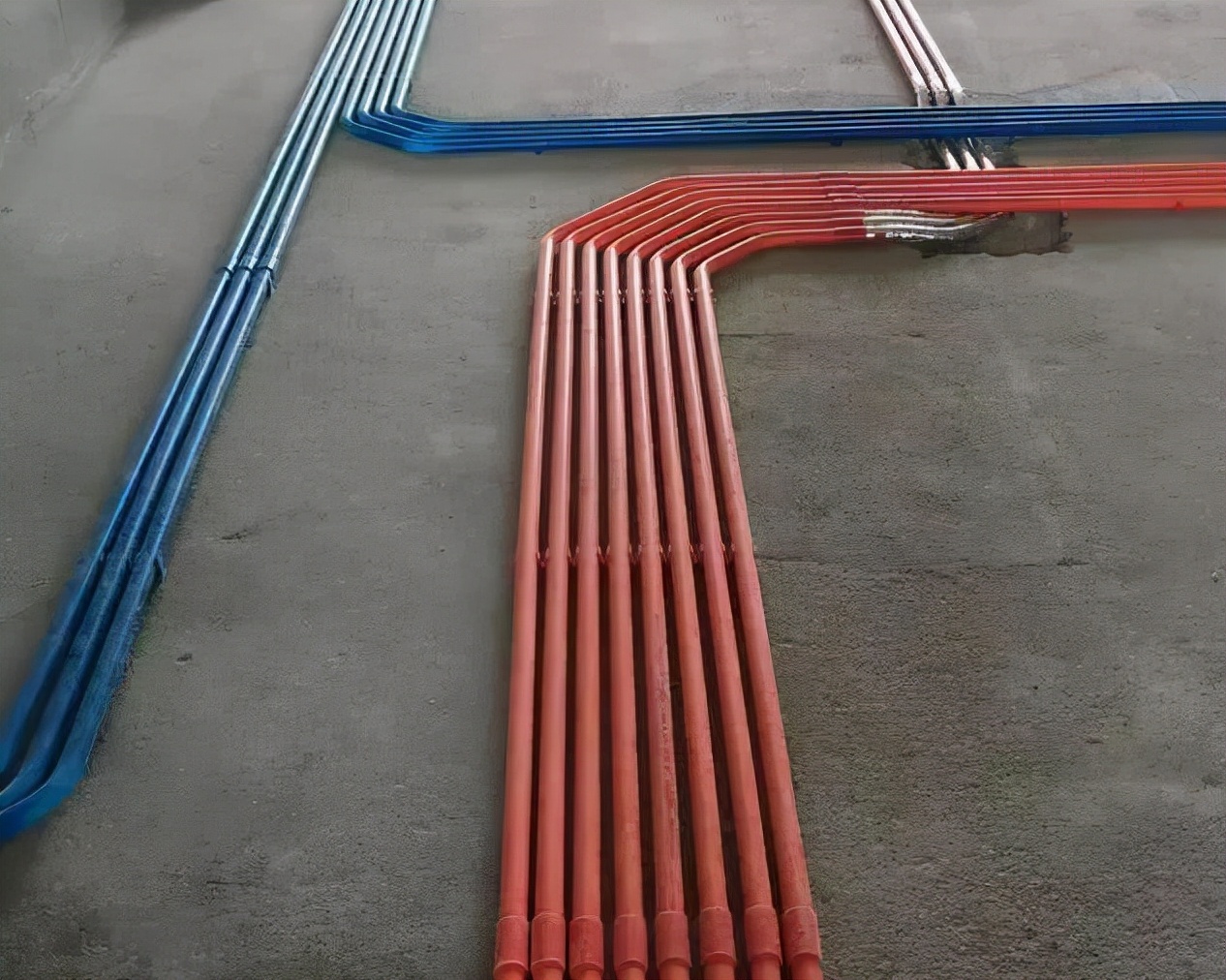 水电走顶开孔是违规的吗,水电走顶和走地的利弊关系