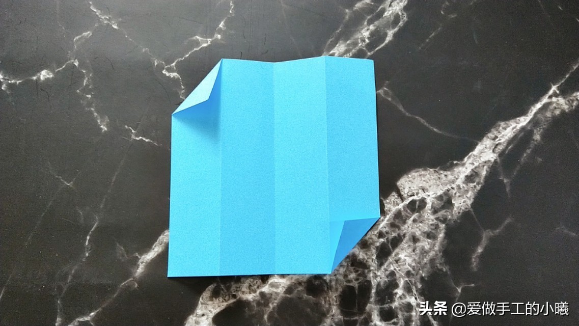 好玩的折纸旋转陀螺有一点点复杂,不用胶水就可以折的陀螺