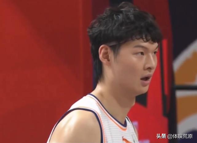 郭昊文33分,郭昊文换王哲林